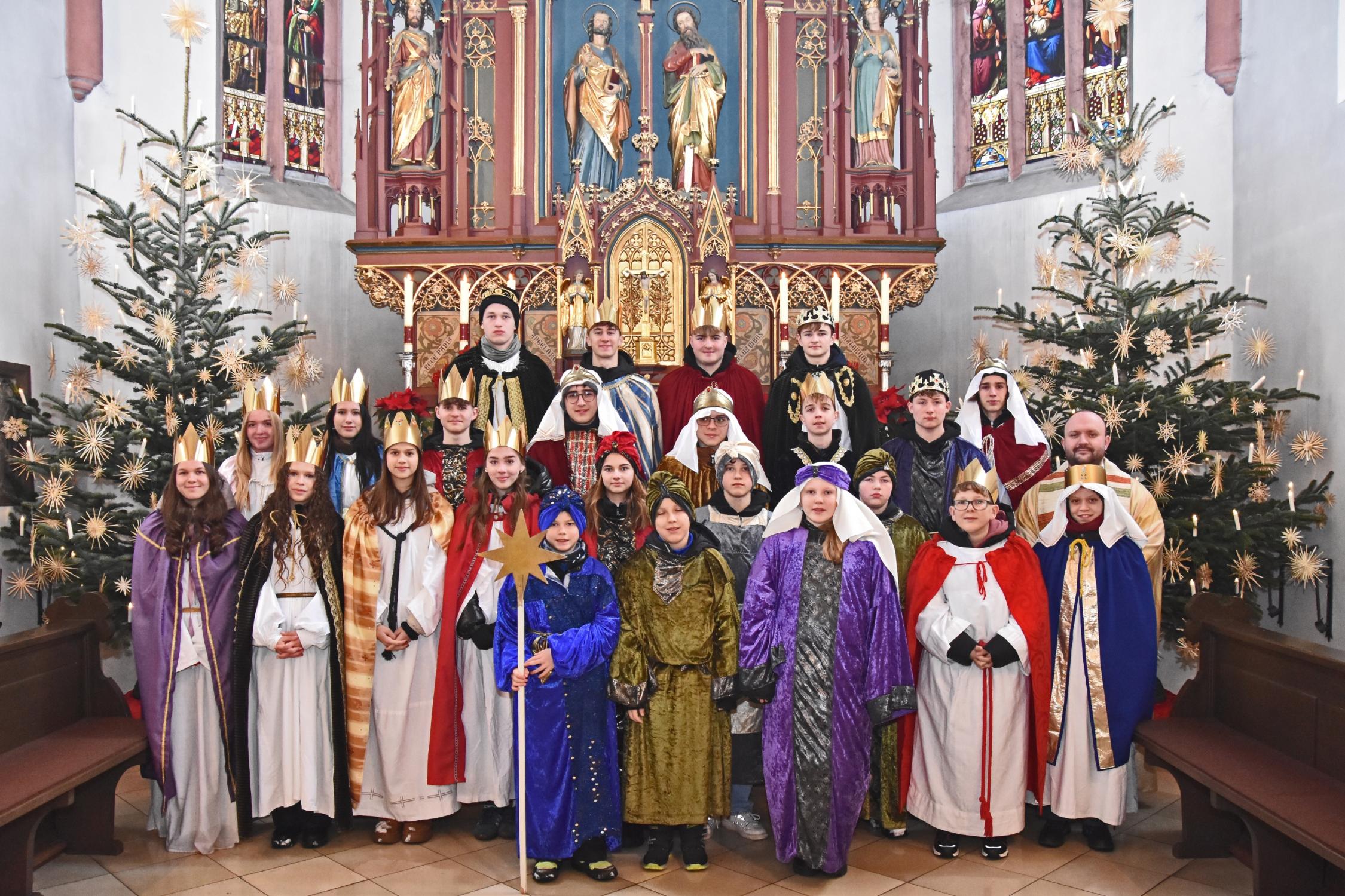 Gruppenbild aller Sternsinger