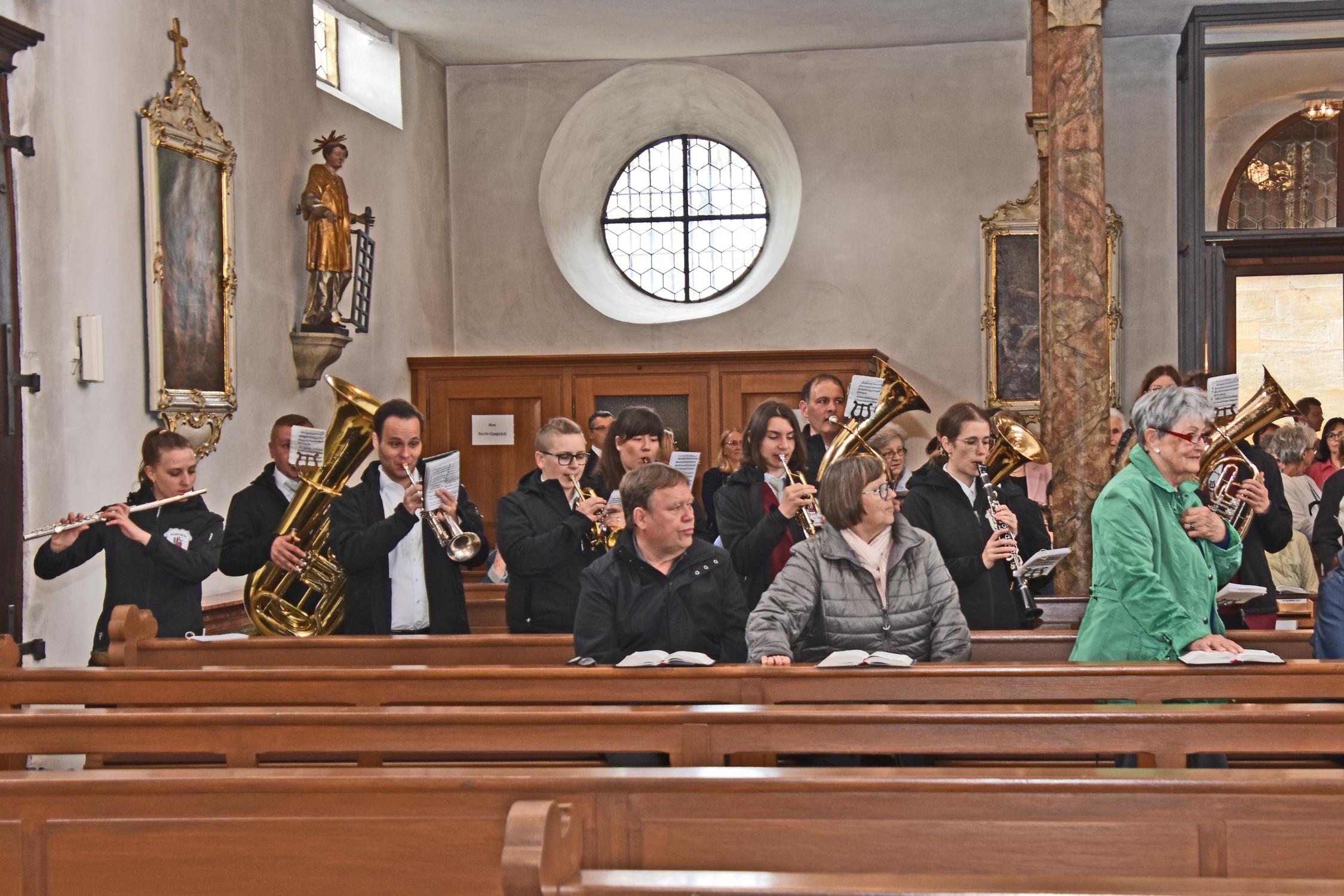 Die Itzgrunder Musikanten übernahmen die musikalische Umrahmung beim Einzug